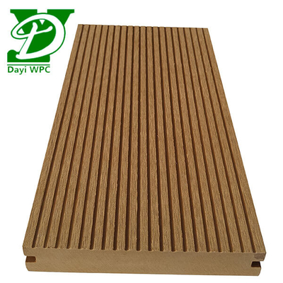 Decking composite imperméable à l'eau de 140x23 mm Decking composite en relief pour les espaces extérieurs