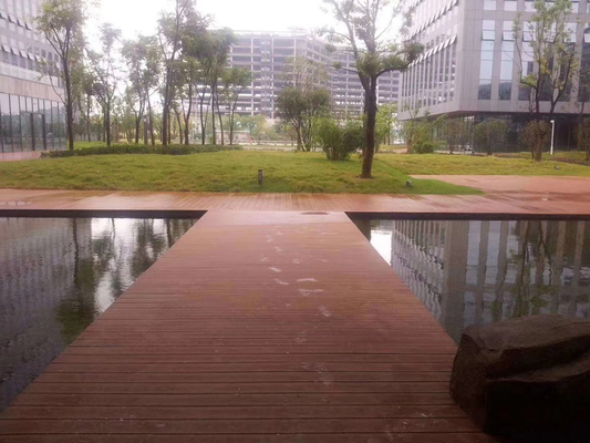 Decking composite creux résistant à l'eau pour les projets extérieurs