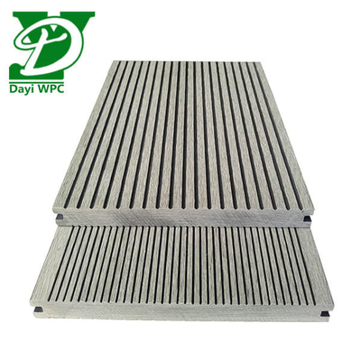 Decking composite en bois et plastique moderne pour piscines