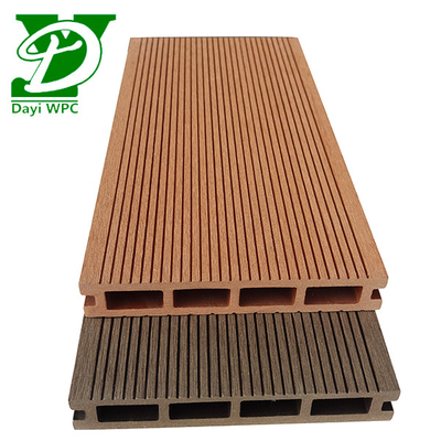 Décoration en WPC composite durable sur mesure pour piscines et jardins
