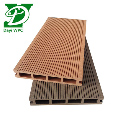Décoration en WPC composite durable sur mesure pour piscines et jardins