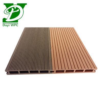 Décoration en WPC composite durable sur mesure pour piscines et jardins