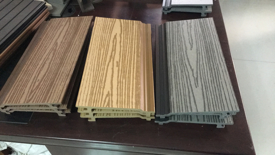 156*21 mm revêtement en WPC à la traînée durable pour la décoration extérieure