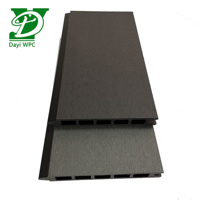 Résistance aux intempéries Clôture composite en WPC pour des balustrades extérieures durables