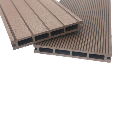 Decking composite en WPC creux imperméable à l'eau au-dessus de 18 mm d'épaisseur