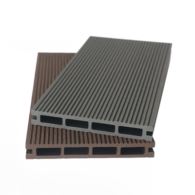 Decking composite en WPC creux imperméable à l'eau au-dessus de 18 mm d'épaisseur