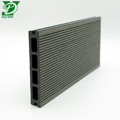 Revêtement de terrasse composite en relief profond pour l'extérieur, durable et élégant