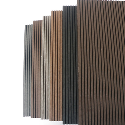 Moderne couleurs différentes de revêtement de sol en WPC durable étanche