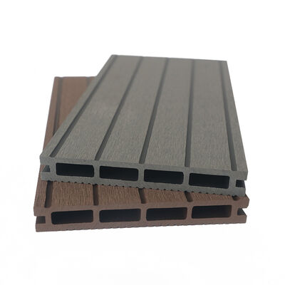 Decking en WPC imperméable à l'eau durable à faible entretien Decking composite creux pour une utilisation en extérieur