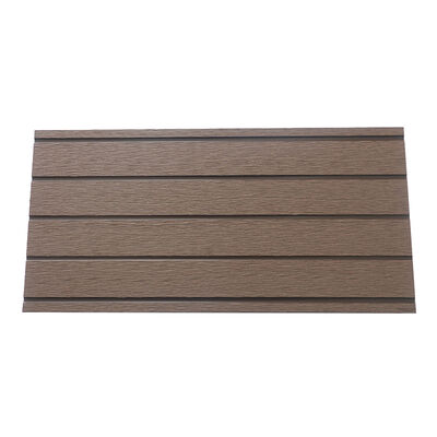 Plancher extérieur en composite bois-plastique (WPC) creux, léger, durable, imperméable et nécessitant peu d'entretien